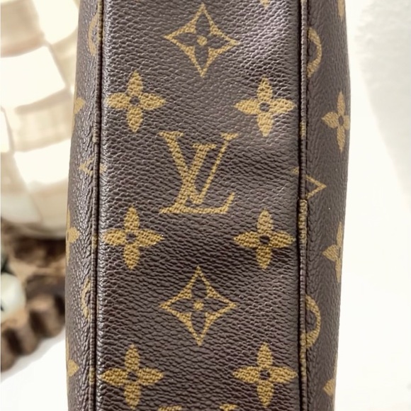 Louis Vuitton Trousse 23/ Cosmetic Pouch - Picture 10 of 15